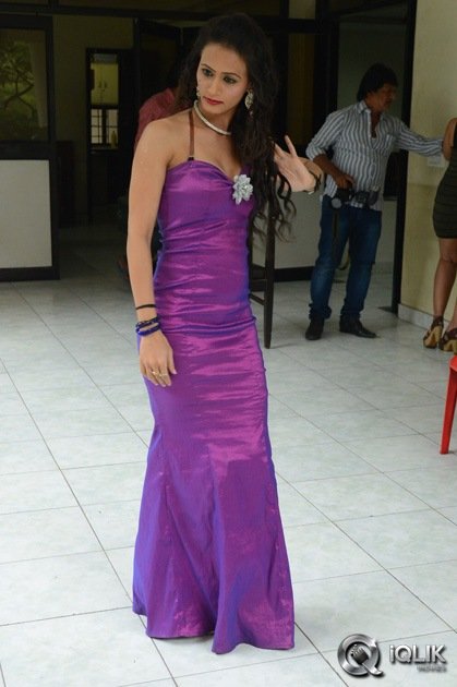 Chahat-at-Fallow-Fallow-You-Teaser-Launch